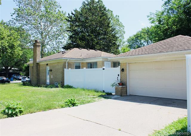 front view picture of 29150 Geraldine, Warren, MI. 48093