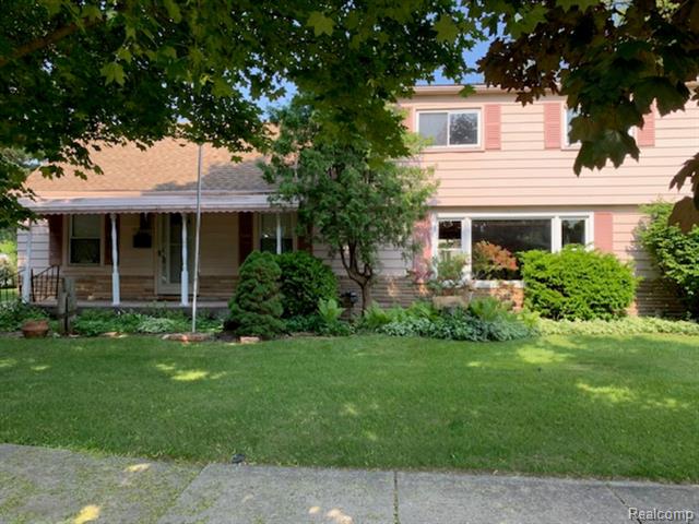 front view picture of 28511 Hillview, Roseville, MI. 48066