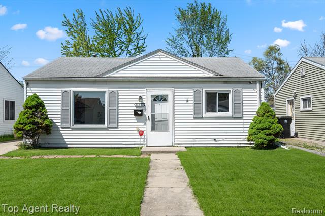 front view picture of 28367 Waverly, Roseville, MI. 48066