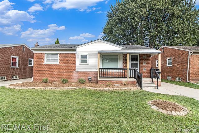 front view picture of 28906 Hughes, Saint Clair Shores, MI. 48081