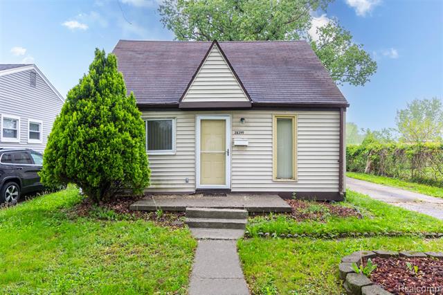 front view picture of 28399 Felician, Roseville, MI. 48066