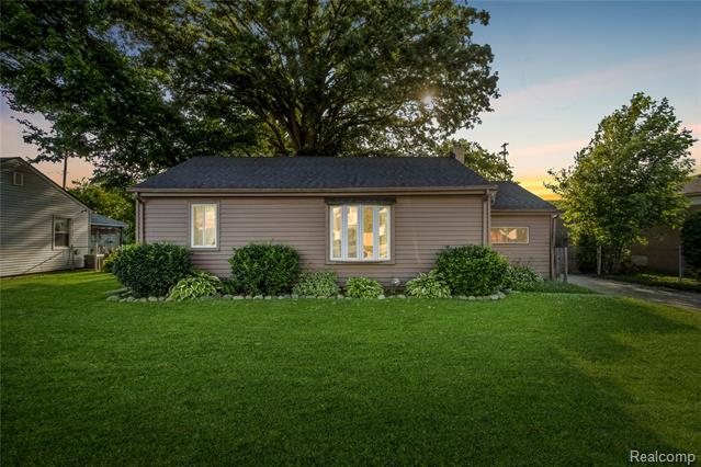 front view picture of 28441 Maple, Roseville, MI. 48066