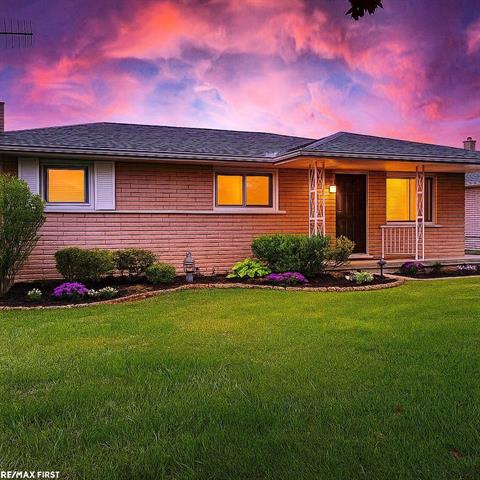 front view picture of 21609 Bayside, Saint Clair Shores, MI. 48081