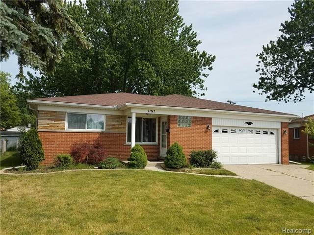 front view picture of 21142 Michael Ct, Saint Clair Shores, MI. 48081