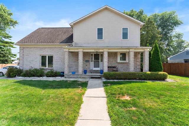 front view picture of 22212 Mylls Ct, Saint Clair Shores, MI. 48081