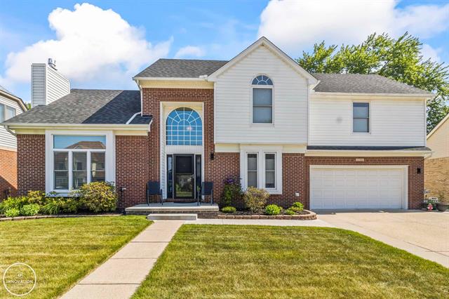 front view picture of 22385 Peltier Pt, Saint Clair Shores, MI. 48081