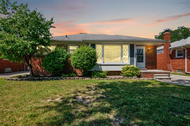 front view picture of 28919 Ursuline, Saint Clair Shores, MI. 48081