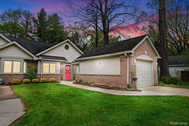 front view picture of 21290 Juniper Ct, Farmington, MI. 48336