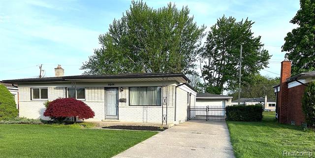 front view picture of 4644 Kingsley, Warren, MI. 48092