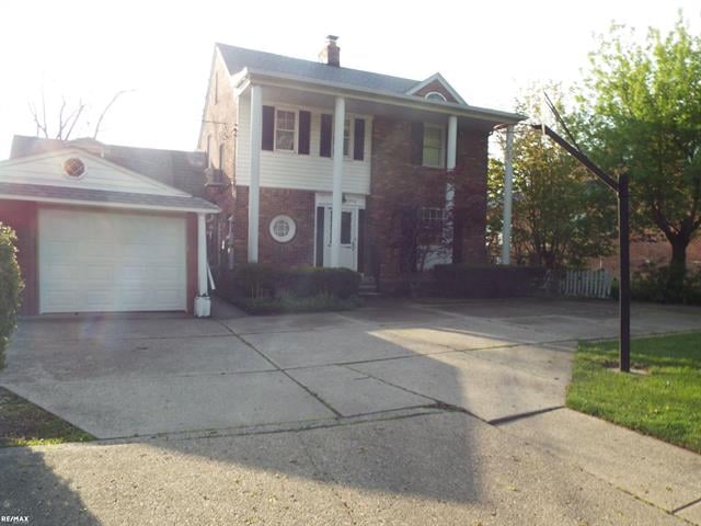 front view picture of 28916 Jefferson, Saint Clair Shores, MI. 48081