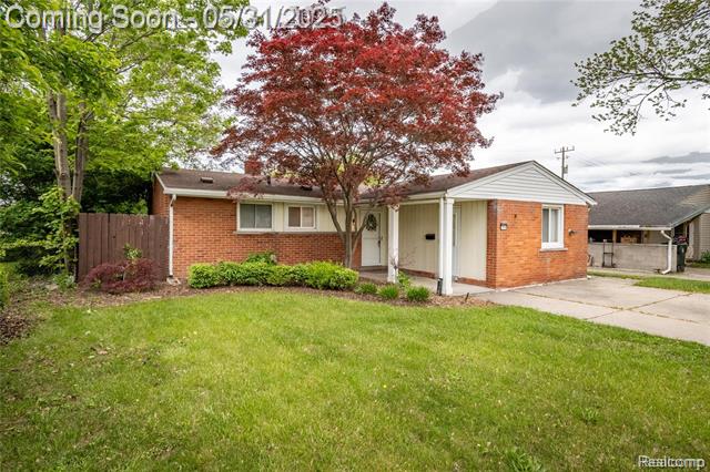 front view picture of 28940 Garfield, Roseville, MI. 48066