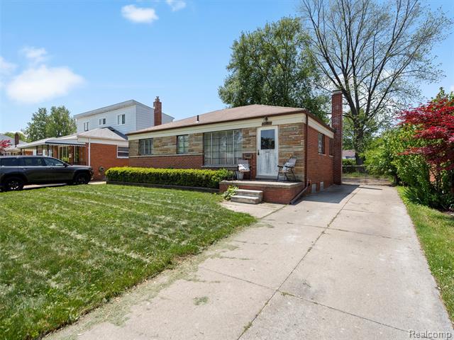front view picture of 29213 Joan, Saint Clair Shores, MI. 48081