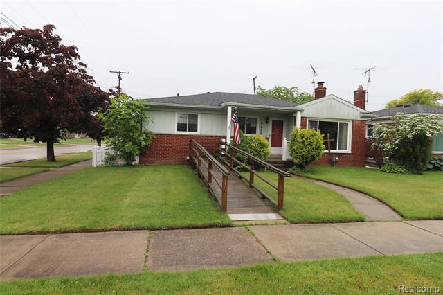 front view picture of 19396 Wilfred, Roseville, MI. 48066