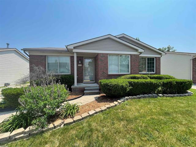 front view picture of 28930 Waverly, Roseville, MI. 48066