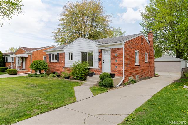 front view picture of 29224 Boston, Saint Clair Shores, MI. 48081