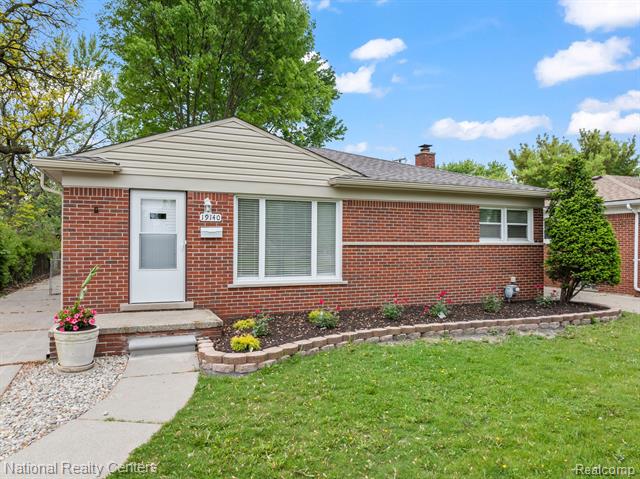 front view picture of 19140 Florence, Roseville, MI. 48066