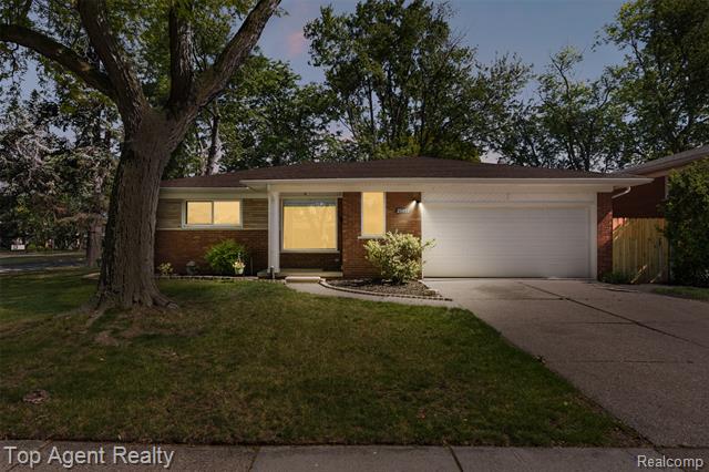 front view picture of 29492 Geraldine, Warren, MI. 48093
