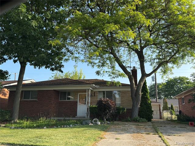front view picture of 22407 Barton, Saint Clair Shores, MI. 48081