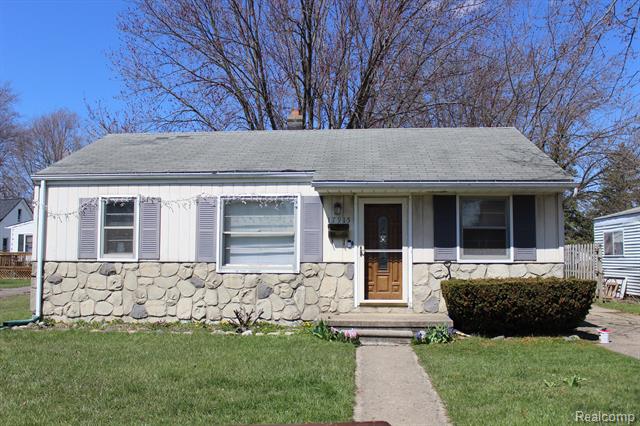 front view picture of 17915 Birmingham, Roseville, MI. 48066