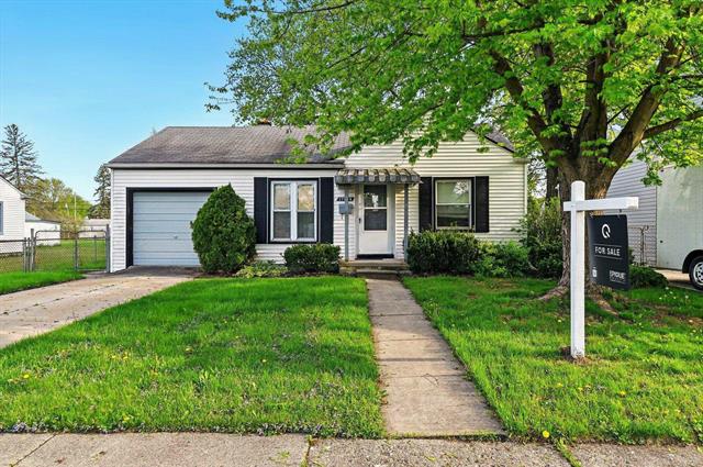 front view picture of 17964 Delaware, Roseville, MI. 48066