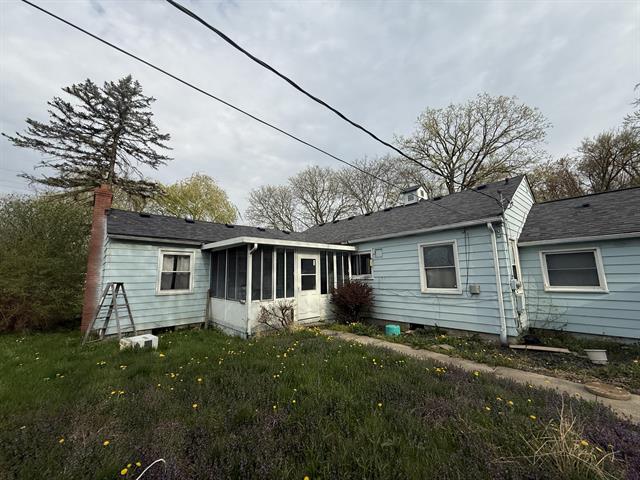 front view picture of 21338 Orchard Lake Rd, Farmington, MI. 48336