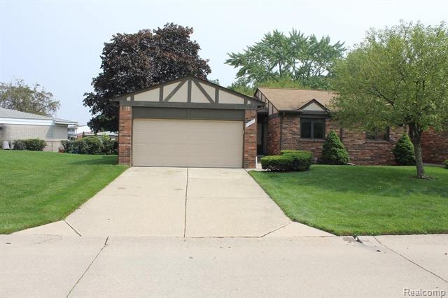 front view picture of 4967 N Grand Oaks Dr, Warren, MI. 48092