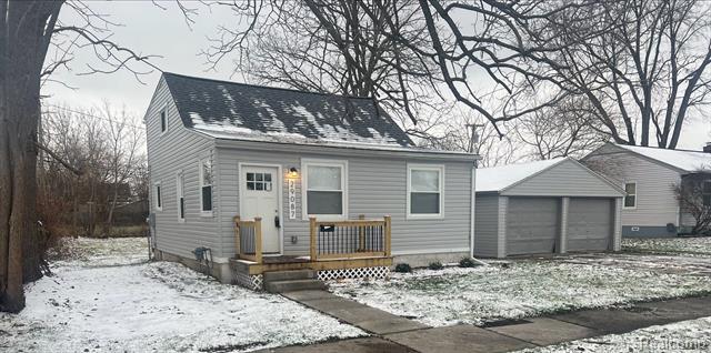 front view picture of 29087 Hillview, Roseville, MI. 48066