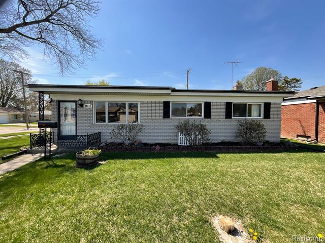 front view picture of 29811 Boewe, Warren, MI. 48092