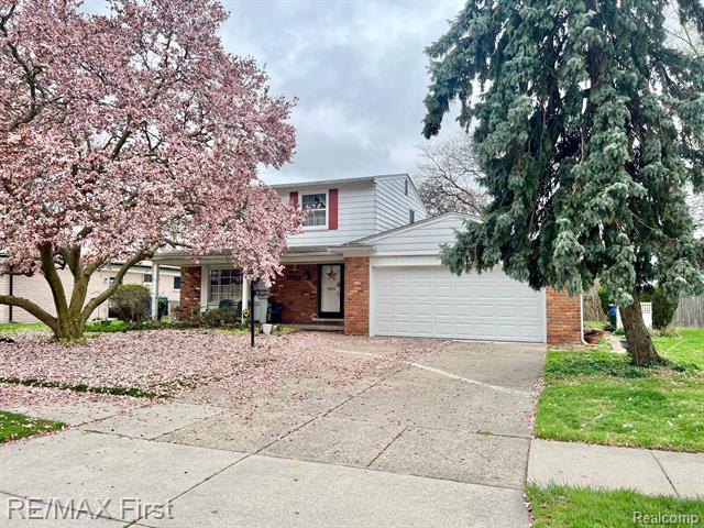 front view picture of 30043 Woodhouse, Warren, MI. 48092