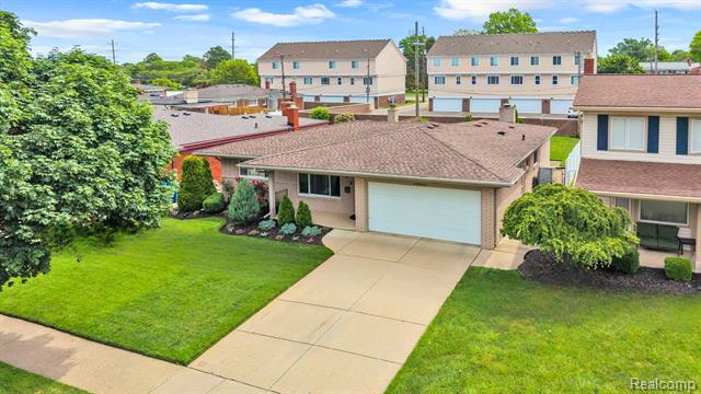 front view picture of 29450 Desmond, Warren, MI. 48093