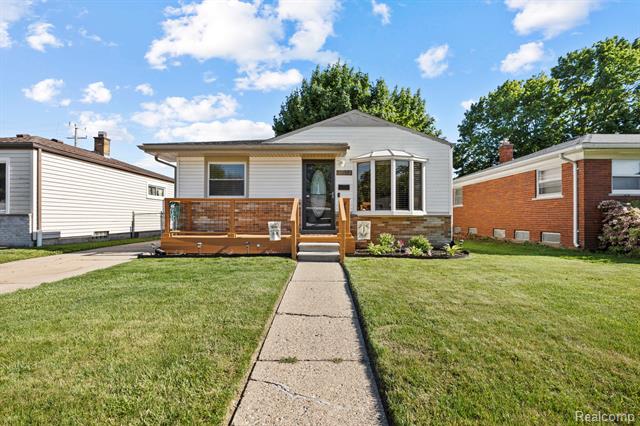 front view picture of 22412 Lake Drive, Saint Clair Shores, MI. 48082