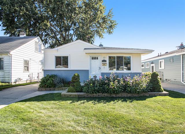 front view picture of 22452 Lake Drive, Saint Clair Shores, MI. 48082