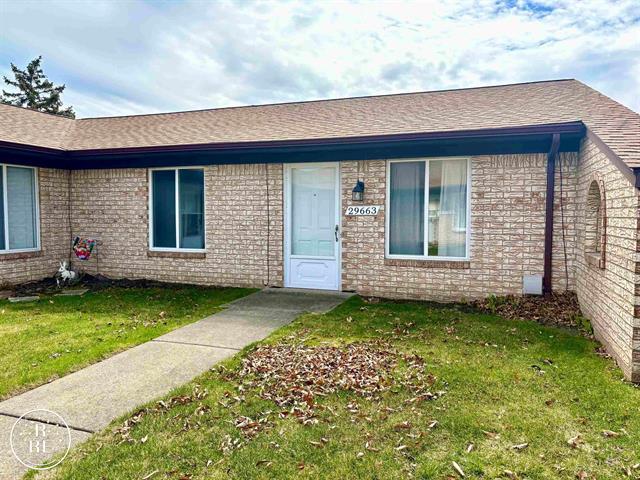 front view picture of 29663 Park Place Dr, Warren, MI. 48093