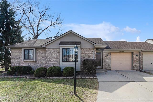 front view picture of 29155 E Rose St, Roseville, MI. 48066