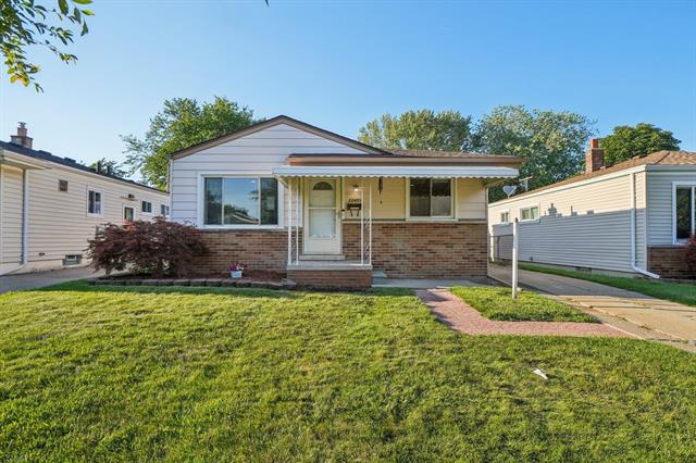 front view picture of 22451 Lake Drive, Saint Clair Shores, MI. 48082