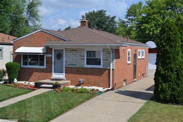 front view picture of 22725 Lake Drive, Saint Clair Shores, MI. 48082