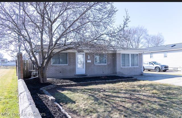 front view picture of 29075 Congress, Roseville, MI. 48066