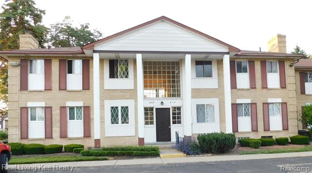 front view picture of 29225 Hayes Rd, Warren, MI. 48088