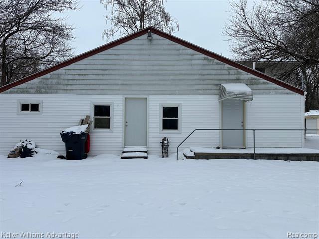 front view picture of 21326 Negaunee St, Southfield, MI. 48033