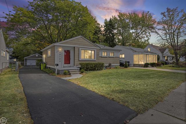 front view picture of 29784 Commonwealth, Roseville, MI. 48066