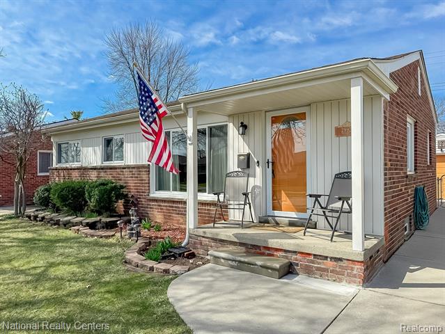 front view picture of 29927 Rosebriar, Saint Clair Shores, MI. 48082