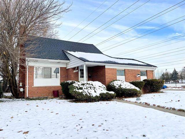 front view picture of 12531 Common, Warren, MI. 48093