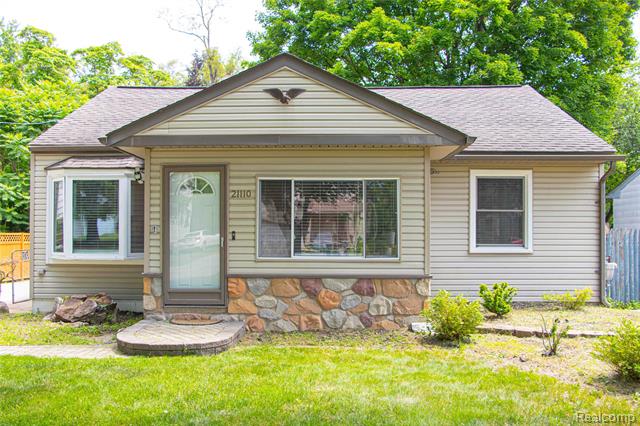 front view picture of 21110 Van Buren St, Southfield, MI. 48033