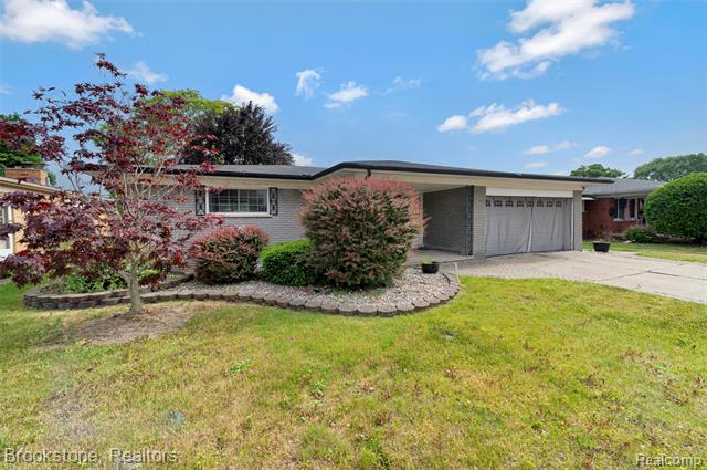 front view picture of 11828 Robinwood, Warren, MI. 48093