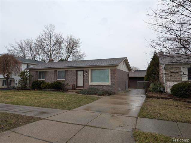 front view picture of 29911 Willow Pointe, Roseville, MI. 48066