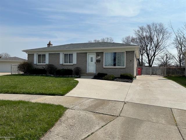 front view picture of 29544 Garden Ct, Roseville, MI. 48066