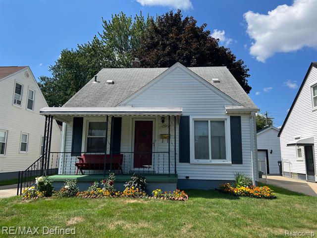 front view picture of 29731 Kelly, Roseville, MI. 48066