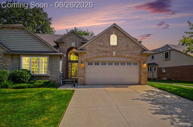 front view picture of 30268 Berghway Trl, Warren, MI. 48092