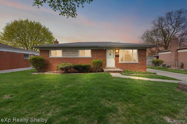 front view picture of 14953 Lane, Warren, MI. 48088