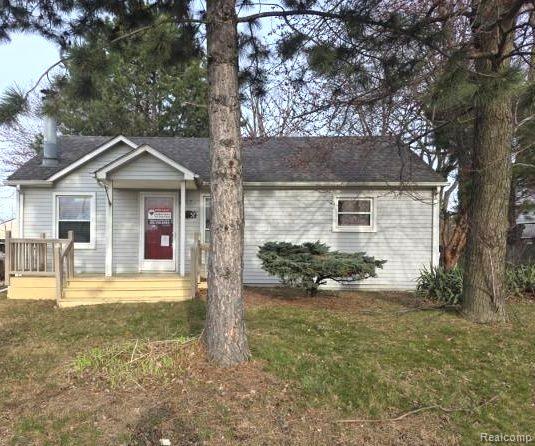 front view picture of 30052 Schoenherr Rd, Warren, MI. 48088